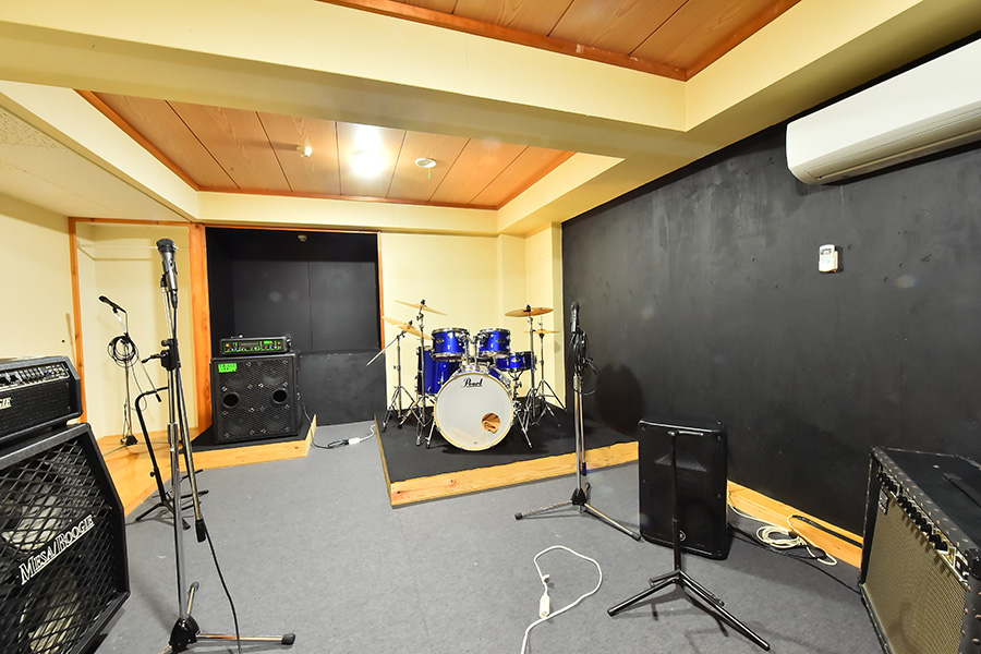 4-3 studio